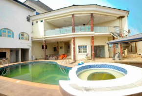 Room in Lodge - Royal Signature Suites and Apartments